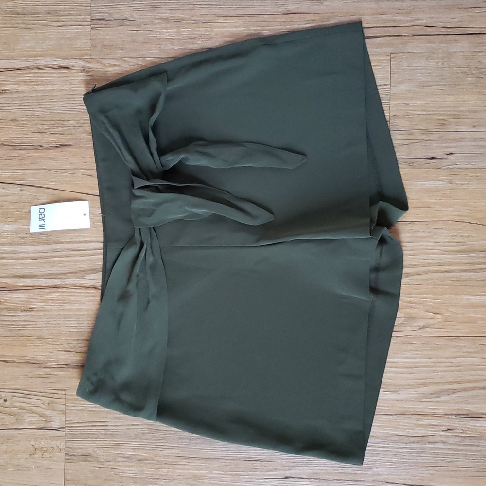Bar lll Short